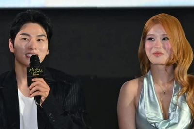 Hoàng Yến Chibi sánh đôi cùng sao nam phim 'Bỗng Dưng Trúng Số' Lee Yi Kyung