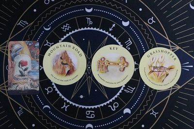 Tarot tuần này: Bảo Bình có người thầm thích, Thiên Bình 'bận rộn' chọn việc mới