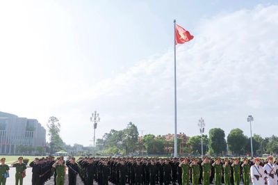 Lực lượng Cảnh sát cơ động Thủ đô báo công dâng Bác