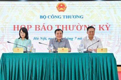 Áp giá điện giờ cao điểm với khách hàng sử dụng điện sinh hoạt: Vẫn đang đề xuất