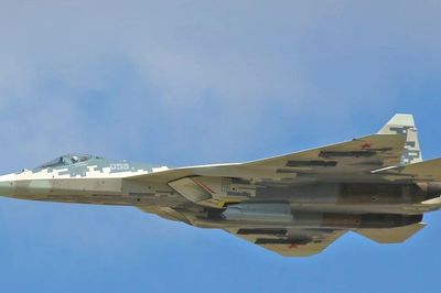 Tiêm kích Su-57 tối tân đã ở đâu khi nhà máy lọc dầu Omsk bị UAV tấn công?