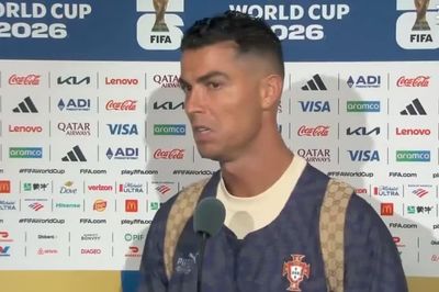 Ronaldo gây bão vì xếp Euro ngang World Cup