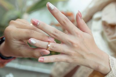 Lợi ích bất ngờ khi cặp đôi cùng đi mua nhẫn đính hôn