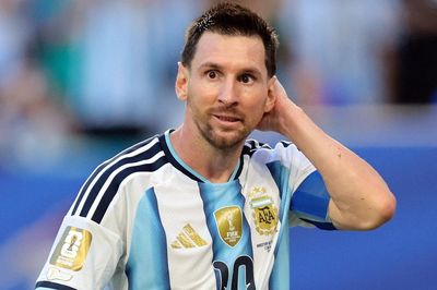 Chẳng còn ai ở World Cup mang phù hiệu như Messi