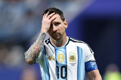 Argentina 0-2 Ai Cập: VAR không cứu nổi Messi cùng đồng đội