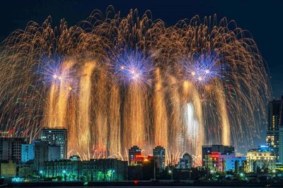 Màn so tài của hai cường quốc pháo hoa và đại nhạc hội bùng nổ bên sông Hàn