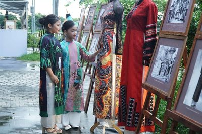Triển lãm và trình diễn 'Tri thức may, mặc áo dài Huế'