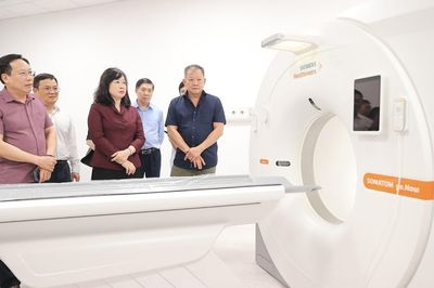 Bộ trưởng Y tế kiểm tra việc chuẩn bị khai trương Bệnh viện Việt Đức cơ sở Ninh Bình