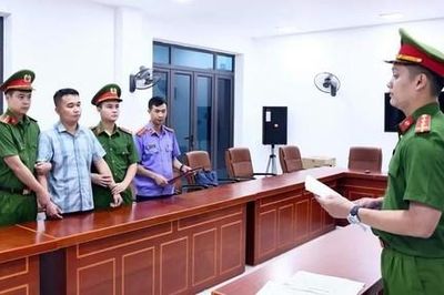Công an tỉnh Tuyên Quang giữ khẩn cấp 1 giáo viên để điều tra về kết quả kỳ thi tốt nghiệp THPT