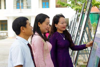 Hơn 100 tư liệu, hình ảnh kể chuyện áo dài học đường Huế