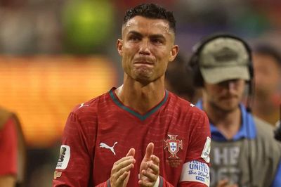 Thua Tây Ban Nha, Ronaldo bật khóc rời World Cup cuối cùng