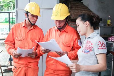 Hóa đơn tiền điện tháng 6 tăng vọt, công ty điện lực nói gì?