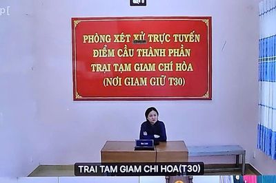Cuồng ghen, người phụ nữ đâm tình trẻ trong khách sạn
