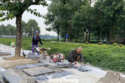 Hà Nội: Vì sao vỉa hè vừa làm xong lại đào lên lắp cống?