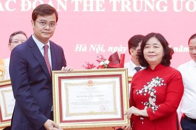 Trung ương Đoàn nhận Huân chương Lao động hạng Ba
