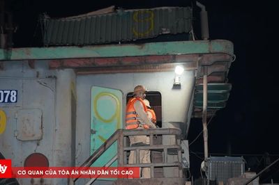 Cảnh sát Giao thông đường thủy Hà Nội tuần tra xuyên đêm giữa mùa mưa bão