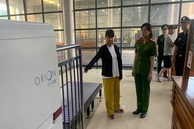 Khởi tố người nước ngoài giấu 55.100 Nhân dân tệ qua cửa khẩu