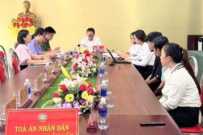 Phiên họp xem xét, áp dụng biện pháp chuyển hướng đối với người chưa thành niên phạm tội