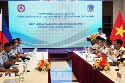 Giao lưu sỹ quan Cảnh sát biển Việt Nam và Lực lượng Bảo vệ bờ biển Philippines