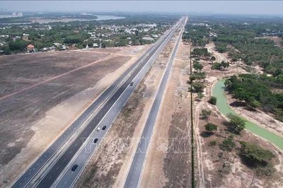 Khẩn trương lựa chọn nhà thầu xây lắp các dự án kết nối sân bay Long Thành