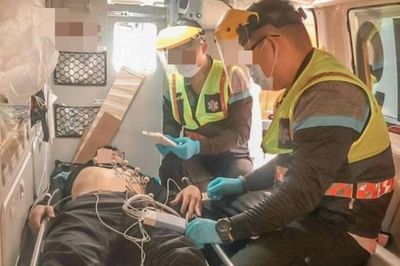 Người đàn ông 50 tuổi đột ngột tử vong sau khi vươn vai, bác sĩ cảnh báo thói quen 'cực độc'