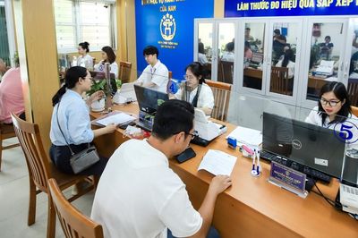 Chuyên gia, luật gia, doanh nhân tiêu biểu được xét tiếp nhận vào viên chức