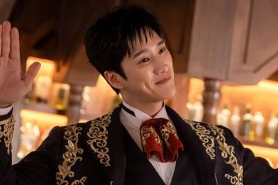 Ahn Bo Hyun cải trang ở nước ngoài trong Flex X Cop 2