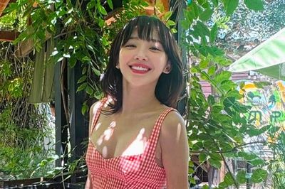 Tóc Tiên tươi tắn thả dáng khi diện váy hai dây gợi cảm