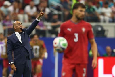 HLV tuyển Bồ Đào Nha mất việc sau khi Ronaldo vỡ mộng vô địch World Cup