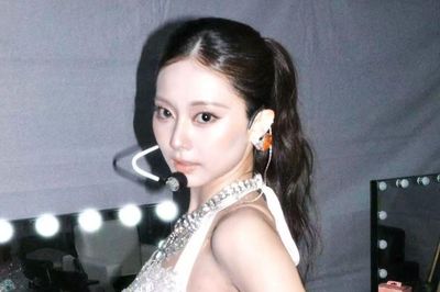 Tzuyu (TWICE) khoe ảnh hậu trường sau đêm diễn, gây sốt với nhan sắc như búp bê