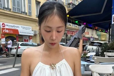 Soyou gây chú ý với váy hở lưng táo bạo sau khi giảm 20kg