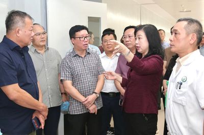 Bộ trưởng Y tế kiểm tra công tác chuẩn bị tại Bệnh viện Hữu nghị Việt Đức cơ sở Ninh Bình
