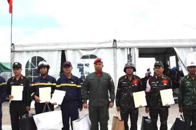 Đoàn cứu hộ Việt Nam được vinh danh 'Anh hùng Venezuela'