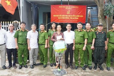 Tiểu đoàn 3 (Trung đoàn Cảnh sát cơ động số 10) tổng kết hành quân dã ngoại tại xã biên giới Vĩnh Xương