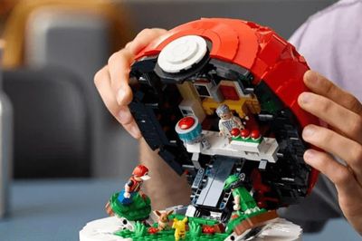 Chi tiết bộ LEGO Pokémon 72154: Quả cầu Poké Ball 2.343 mảnh ghép có gì đặc biệt?