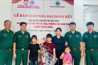 Bàn giao nhà đại đoàn kết cho hộ nghèo phường Ngũ Hành Sơn