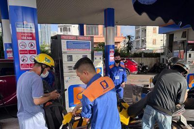 Giá xăng dầu hôm nay 7/7/2026: Giá dầu thô tiếp tục ở quanh vùng 70 USD/thùng