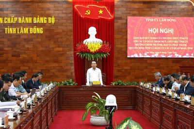 Thường trực Tỉnh ủy Lâm Đồng làm việc với các cơ quan tham mưu, giúp việc