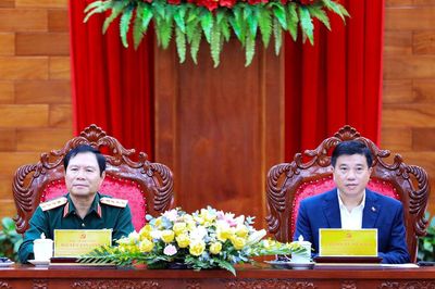 Đại tướng Nguyễn Tân Cương gặp mặt Ban Thường vụ Tỉnh ủy và cán bộ chủ chốt tỉnh Lâm Đồng