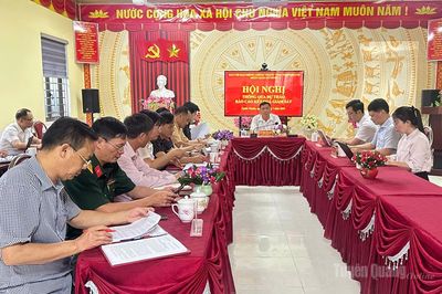 Trưởng Ban Nội chính Tỉnh ủy Phùng Tiến Quân làm việc tại xã Nghĩa Thuận