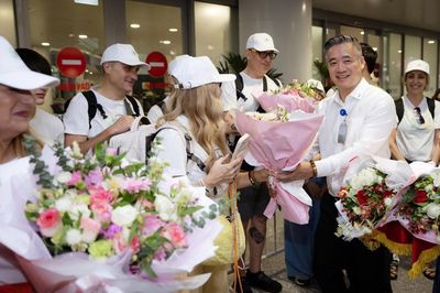 Nữ du khách Tây Ban Nha trở thành vị khách quốc tế thứ 5 triệu đến Hà Nội
