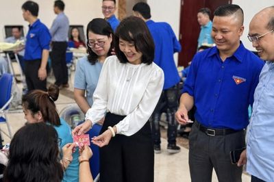 Hơn 4.500 'giọt hồng' nối dài hành trình sẻ chia của cán bộ, công chức Bộ Tài chính