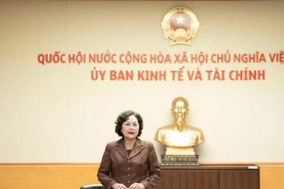 Phó Chủ tịch Quốc hội Nguyễn Thị Hồng làm việc với Thường trực Ủy ban Kinh tế và Tài chính