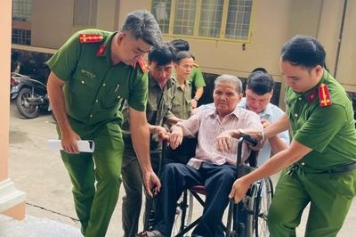 Tận tâm để thân nhân các liệt sĩ ấm lòng khi đến lấy mẫu ADN
