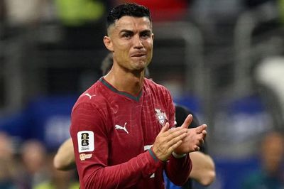 Cristiano Ronaldo: Vĩ đại giữa yêu ghét