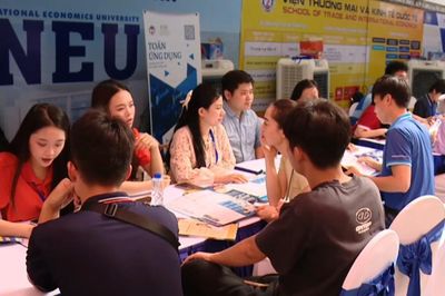 Học bổng cho các ngành chiến lược thu hút thí sinh