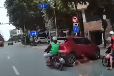 Bất cẩn khi lùi xe, gây mất an toàn giao thông