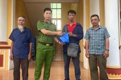 Hiện trường vụ tai nạn bất ngờ xuất hiện 375 triệu đồng, cái kết khiến nhiều người cảm kích