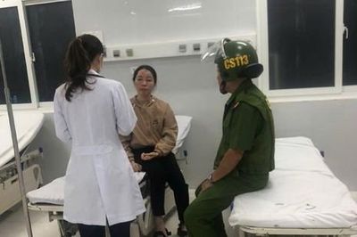 Cảnh sát 113 giải cứu người phụ nữ bị chồng bạo hành gây thương tích