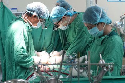 'Sửa' tim cho bé sinh non chỉ nặng 1,5kg